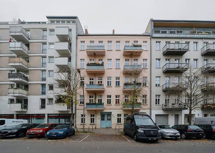 Spacious 2-bedroom In The Heart Of Friedrichshain דירה ברלין