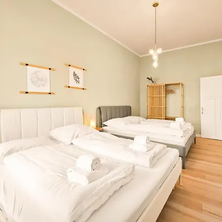 Spacious 2-bedroom In The Heart Of Friedrichshain Διαμέρισμα *