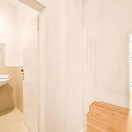 Spacious 2-bedroom In The Heart Of Friedrichshain * ベルリン