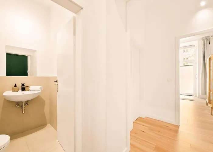 Spacious 2-bedroom In The Heart Of Friedrichshain * ベルリン